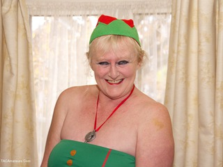Claire Knight - Santas Little Helper Gallery