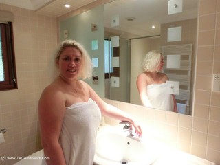 Barby - Barby In The Shower