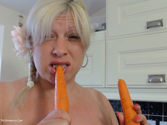 Gina George - In My Kitchen Pt1 Video