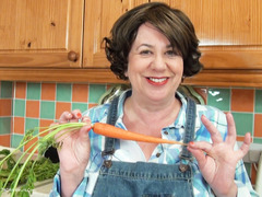 SpeedyBee - Playing With My Carrots Video