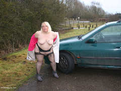 Lexie Cummings - Car Park Flashing Gallery
