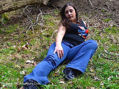 Kimberly Scott - Outdoor Striptease Pt1 Gallery