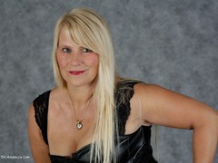 Sweet Susi - Blonde In Black Gallery