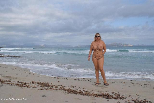 Nude Chrissy - Nudist Holiday In Mallorca video