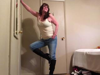 CougarBabe Jolee - Jeans Tease