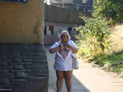 Lexie Cummings - Lexie Flashes In Town Gallery