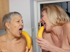 Savana - Savana Molly  The Bananas Gallery