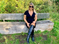 Sweet Susi - Autumn Walking Gallery