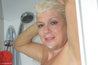 Shower Pt1 featuring Dimonty Free Pic 1