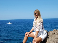 Sweet Susi - Rocking It In White Gallery