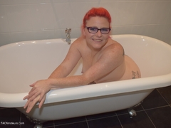 Mollie Foxxx - Shower Time Gallery