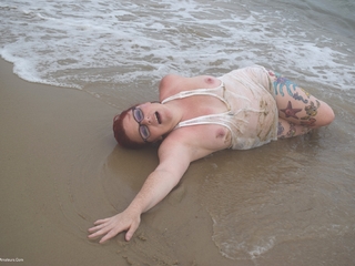 Phillipas Ladies - Mollie Foxx At The Beach