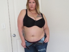 Busty Kris Ann - Tight Jeans Gallery