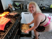Baking With Barby featuring Barby Free Pic 1
