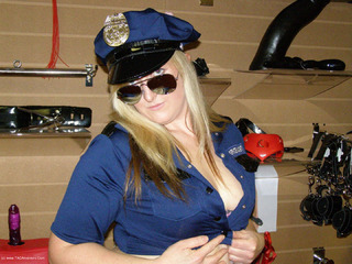Samantha - Sex Shop Cop