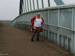 Lexie Cummings - Bridge Flashing Gallery