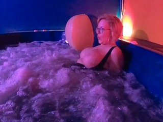 Curvy Claire - Bikini Hot Tub Pt4