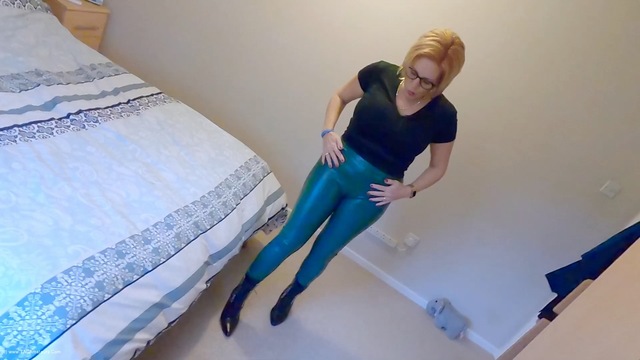 Curvy Claire - Skin Tight Leather Trousers Pt1 video