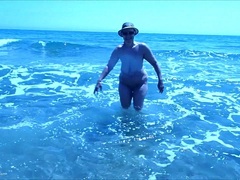 Wilma - Sun and sea Video