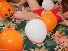Tracey Lain - Balloons New Gallery