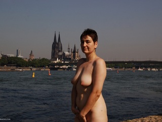 Hot Milf - Flashing In Front Of Cologne Cathedral 