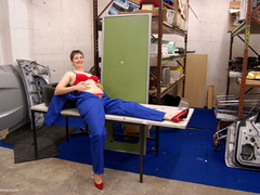 Hot Milf - Working In The Stockroom Pt1 Gallery