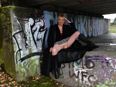 Barby Slut - Outdoor Fan Flashing Shoot Gallery