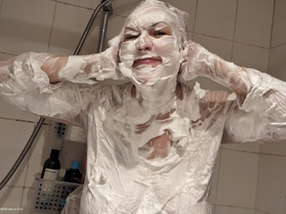 Layla Bird - Shaving Foam Fun Gallery