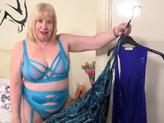 SpeedyBee - My Sexy Stockings Pt1
