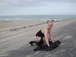 Tiffany Pearl - Beach Boots Babe Flashing Pt2 Gallery