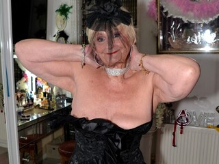 Sparkle - Dressed in black Gallery