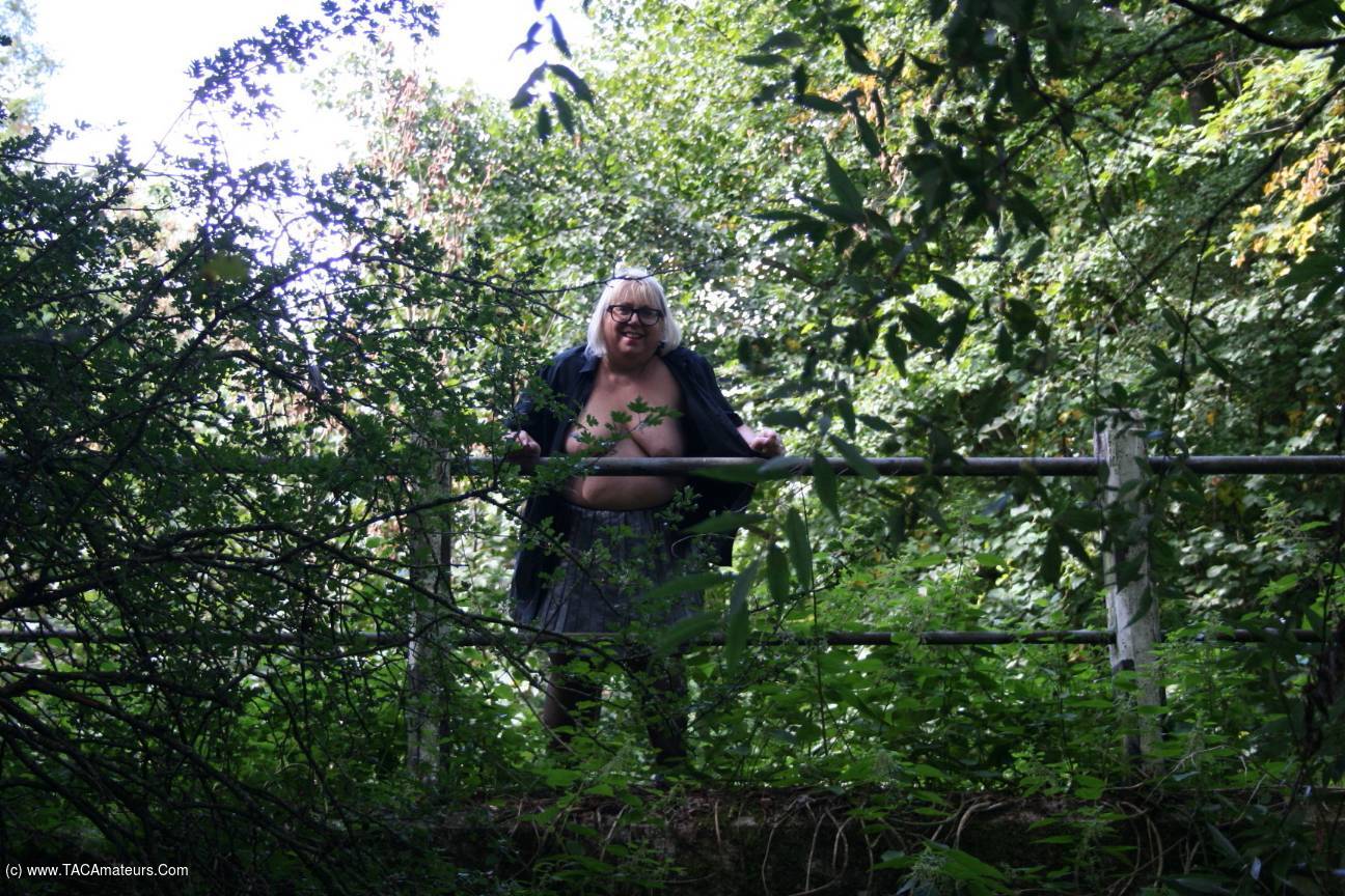 LexieCummings - Flashing At The Bridge