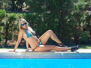 Sweet Susi - Bikini Time Gallery