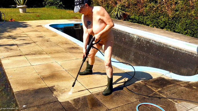 Mary Bitch - Cleaning The Pool In My Wellies video