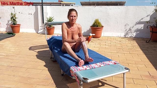 Marta Style - Oiling my naked body video