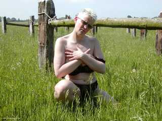 Tiffany Pearl - Sitting On The Fence