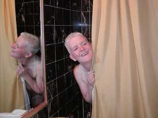 Tiffany Pearl - Hotel Shower Room