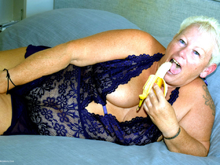 Princess Peachy - Peachy Likes Her Fruit Gallery