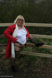 Flashing By The Pub featuring Lexie Cummings