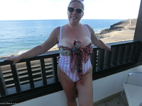 Pink Swimsuit Flashing On Holiday featuring Barby Free Pic 1