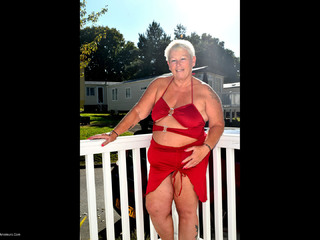 Phillipas Ladies - Princess Peachys Red Dress Gallery