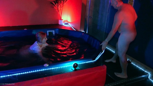 Curvy Claire - Hot Tub Bikini Fuck Pt2 video