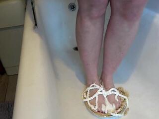 Tracey Lain - Messy Feet Pt1