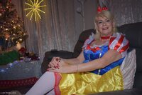 Princess Jasmin & Snow White featuring Princess Peachy Free Pic 1