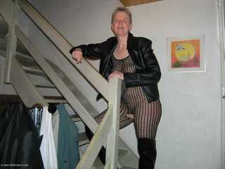 Tiffany Pearl - Stairs Gallery