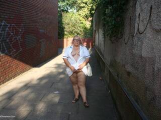Lexie Cummings - Town Flashing